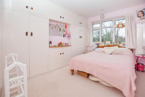 32 The Close, Mitcham, CR4 4LS