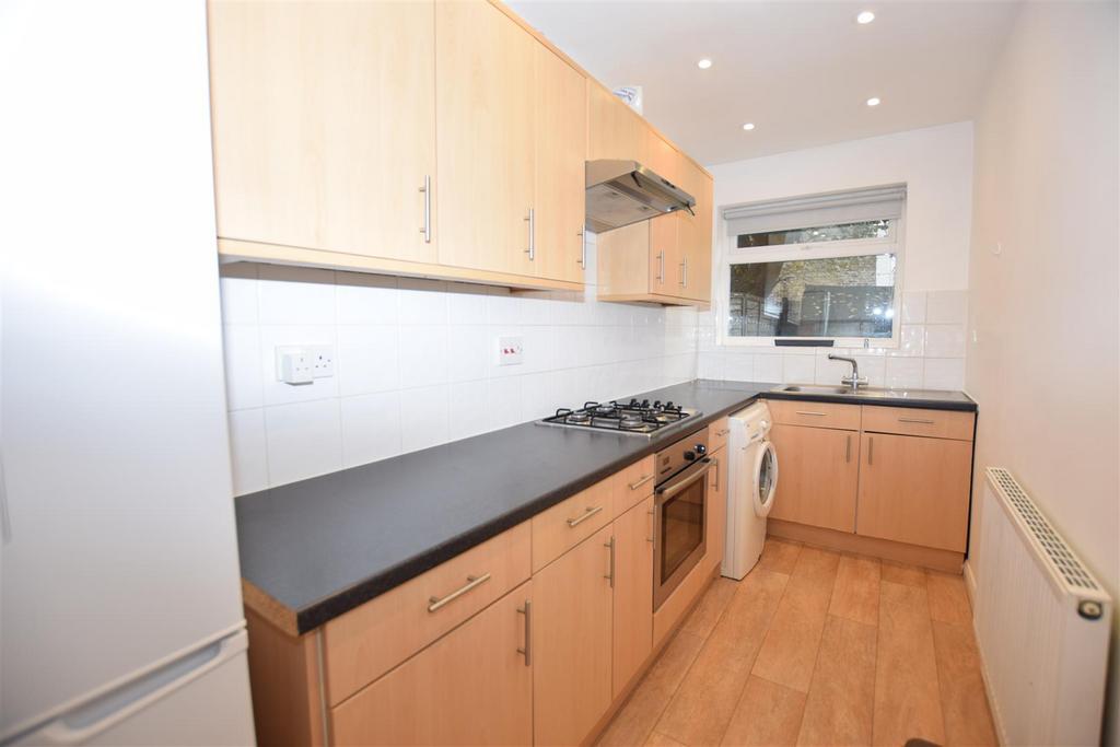 Denison Road, Colliers Wood SW19 2 bed £1,395 pcm (£322 pw)
