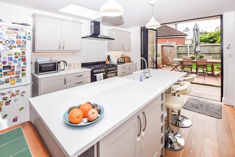 104 Clarendon Road, London, SW19 2DY