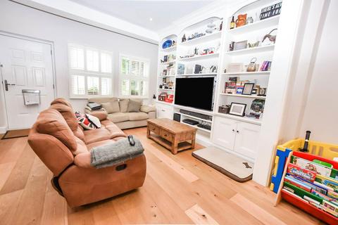 104 Clarendon Road, London, SW19 2DY