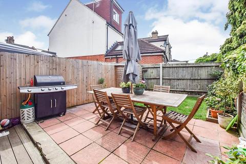 104 Clarendon Road, London, SW19 2DY