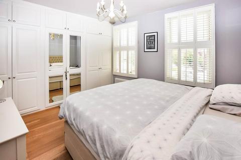 104 Clarendon Road, London, SW19 2DY
