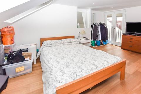 104 Clarendon Road, London, SW19 2DY