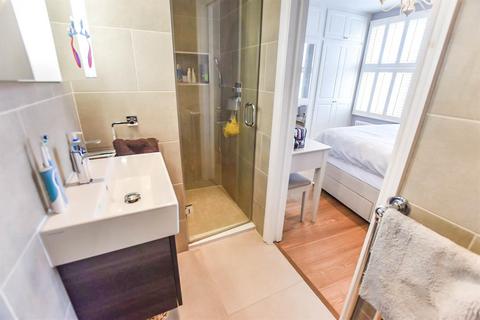 104 Clarendon Road, London, SW19 2DY