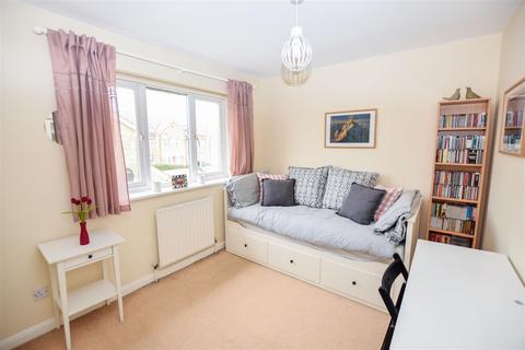 14 Veals Mead, Mitcham, CR4 3SB