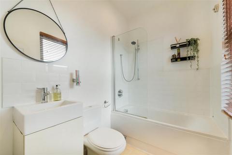 91a Boundary Road, London, SW19 2AW