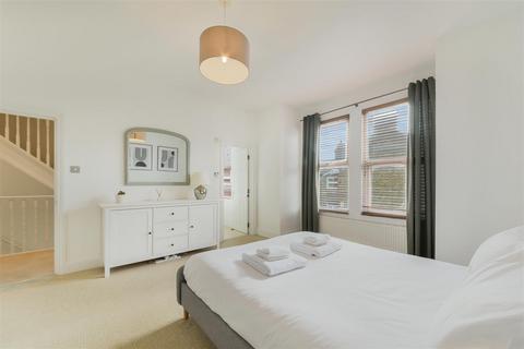 91a Boundary Road, London, SW19 2AW