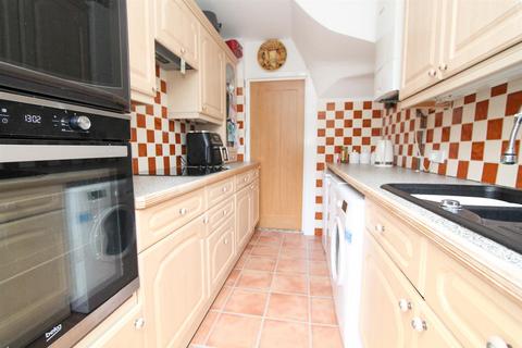 17 Meadow Walk, Wallington, SM6 7EJ