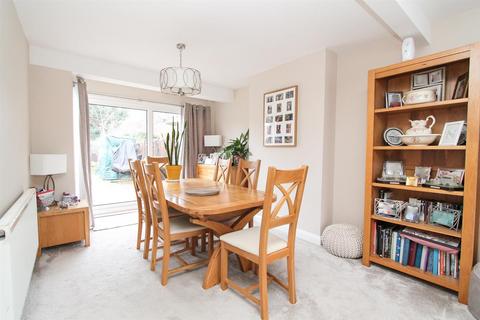 17 Meadow Walk, Wallington, SM6 7EJ
