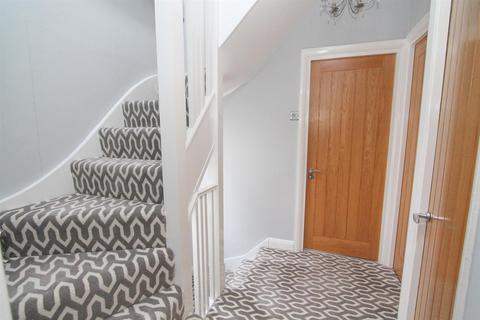 17 Meadow Walk, Wallington, SM6 7EJ