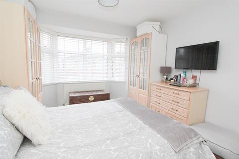17 Meadow Walk, Wallington, SM6 7EJ
