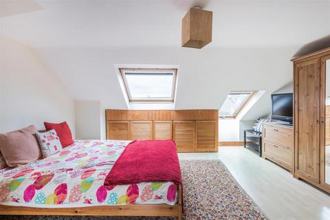 4 Devonshire Road, Colliers Wood, London, SW19 2EN