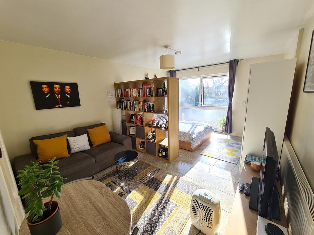 Lynton Grange, Fortis Green, East Finchley, N2 Studio to rent £1,300