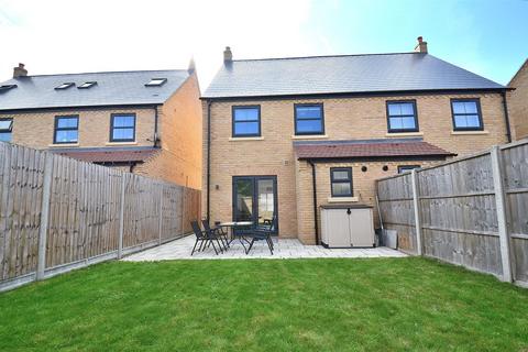 3 Doctors Close, Sandy, SG19 1FA