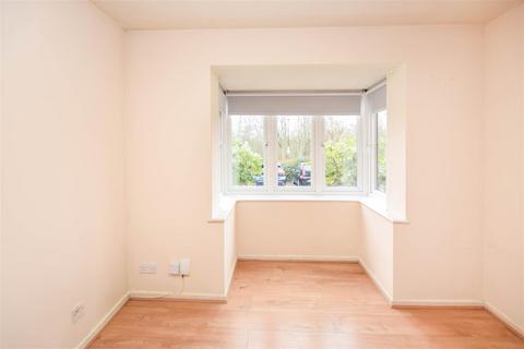 33 Kipling Drive, London, SW19 1TJ