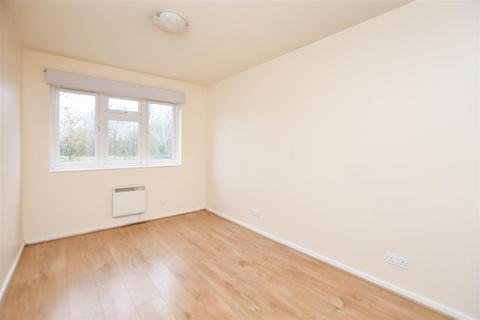 33 Kipling Drive, London, SW19 1TJ
