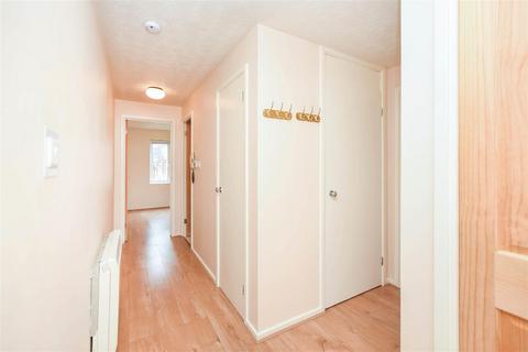33 Kipling Drive, London, SW19 1TJ