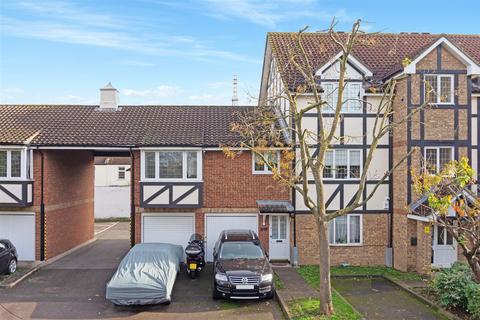 10 Lulworth Crescent, Mitcham, CR4 3RB