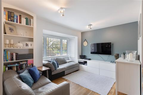 10 Lulworth Crescent, Mitcham, CR4 3RB