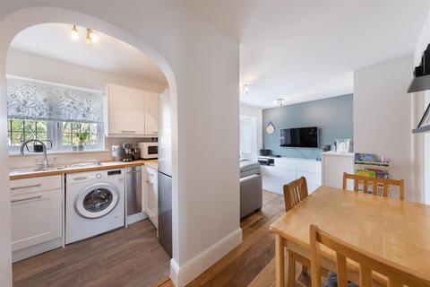 10 Lulworth Crescent, Mitcham, CR4 3RB