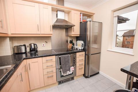 18 Cameron Square, Mitcham, CR4 3SH