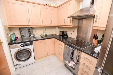 18 Cameron Square, Mitcham, CR4 3SH