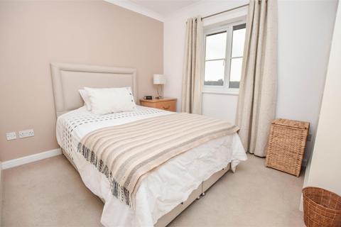 18 Cameron Square, Mitcham, CR4 3SH