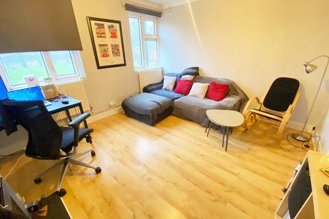 2 bedroom apartment to rent, Mortlake High Street, London
