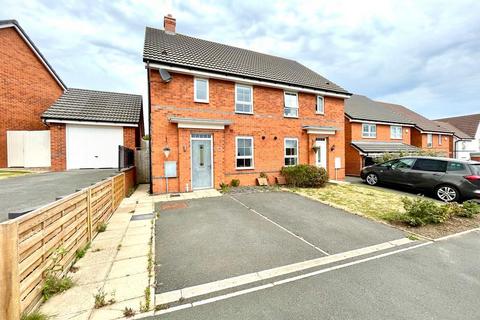 3 bedroom semi-detached house for sale - Hallum Way, Hednesford, Cannock WS12