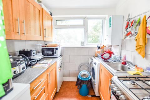 148 Runnymede, London, SW19 2RG