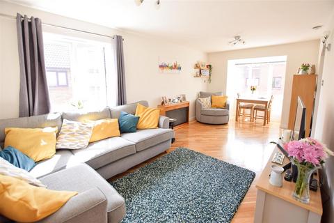 220 North Road, London, SW19 1TR