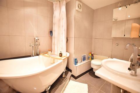 220 North Road, London, SW19 1TR