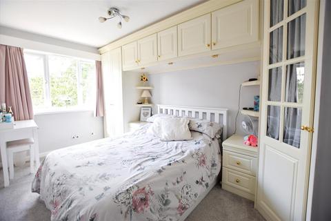 220 North Road, London, SW19 1TR