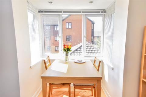 220 North Road, London, SW19 1TR