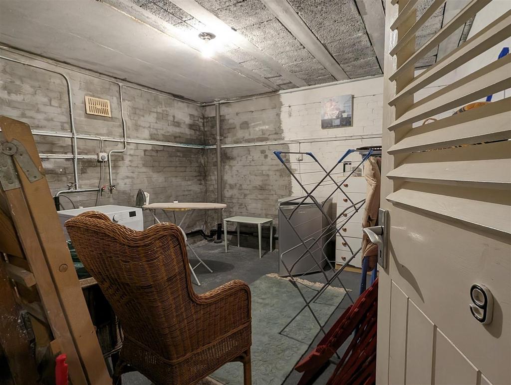 Private basement store room/utility