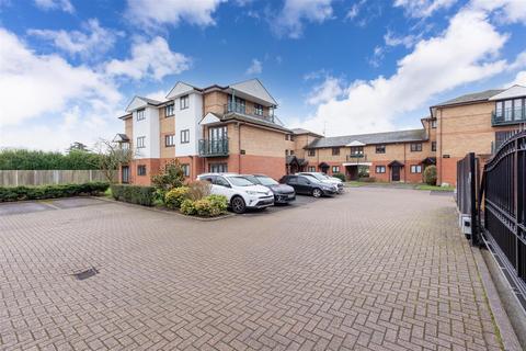 2 bedroom flat for sale - Shaftesbury Court, Ludlow Road, Maidenhead