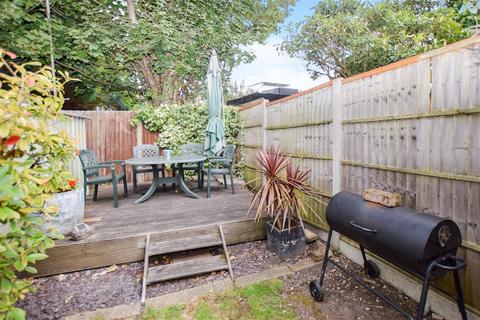 28 Ashtree Avenue, Mitcham, CR4 3DR