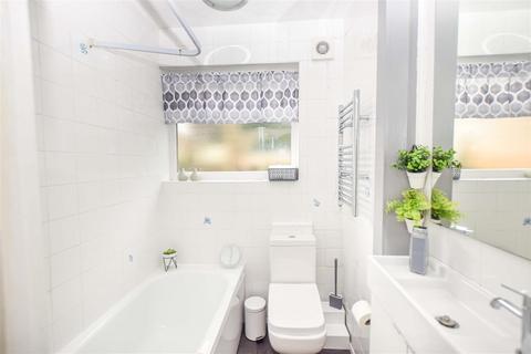27 Windsor Avenue, London, SW19 2RR