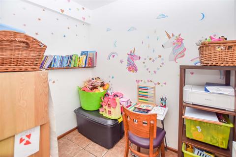 27 Windsor Avenue, London, SW19 2RR