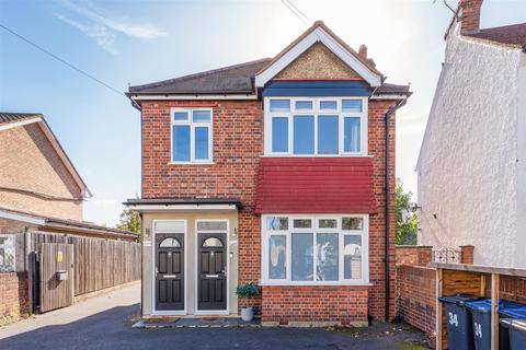 34a Lewis Road, Mitcham, CR4 3DE