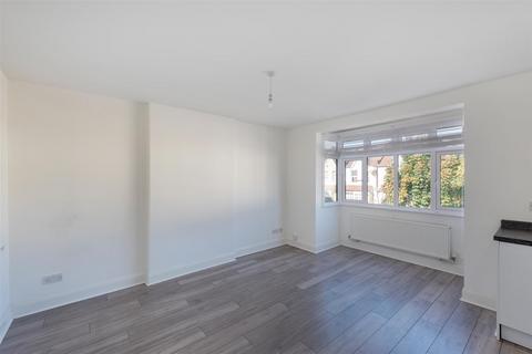 34a Lewis Road, Mitcham, CR4 3DE