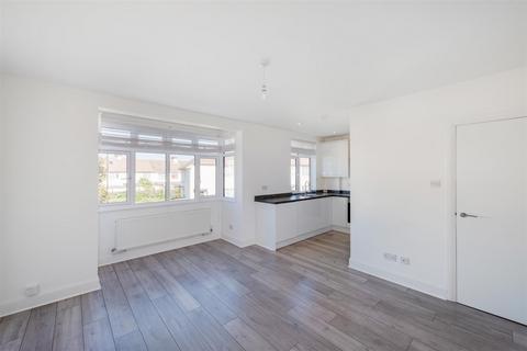 34a Lewis Road, Mitcham, CR4 3DE