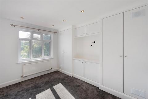 34a Lewis Road, Mitcham, CR4 3DE