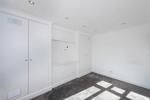 34a Lewis Road, Mitcham, CR4 3DE