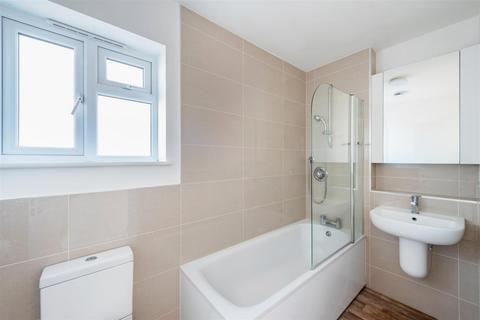 34a Lewis Road, Mitcham, CR4 3DE