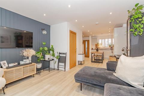 45b Crayford Way, Crayford, Dartford, DA1 4JY