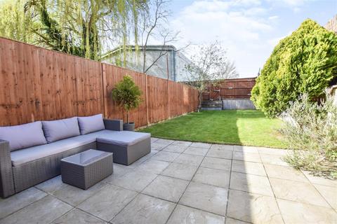 25 Miles Road, Mitcham, CR4 3DA