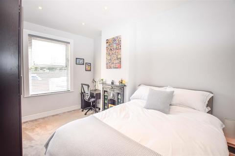 25 Miles Road, Mitcham, CR4 3DA