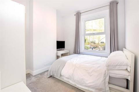 25 Miles Road, Mitcham, CR4 3DA