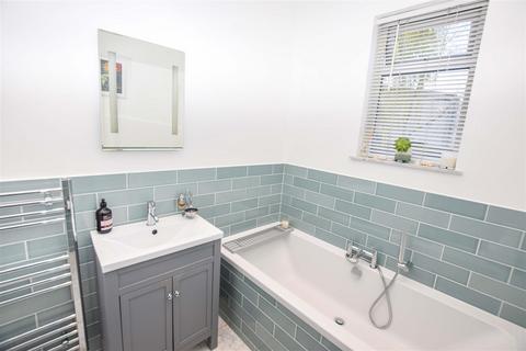 25 Miles Road, Mitcham, CR4 3DA